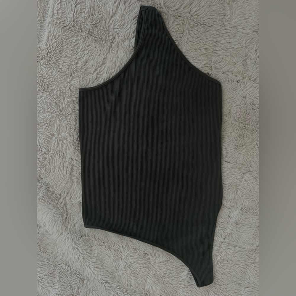 Elegant Black One-Shoulder Bodysuit
